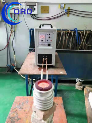 سعر جيد آلة صهر بالحث عالي التردد Hf-25kw لصهر النحاس، النحاس الأصفر، البرونز، الحديد الزهر، الفولاذ، الذهب، إلخ مع فرن سعة 5 كجم الانترنت