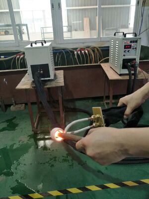 جهاز تسخين بالحث عالي التردد محمول بتقنية IGBT مع سلك مرن بطول 2 متر HF-40kw